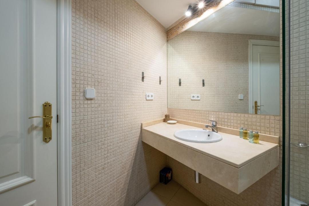 1 Bedroom 1 Bathroom Furnished - Sol - Bright Refurbished - Mintystay Madrid Buitenkant foto
