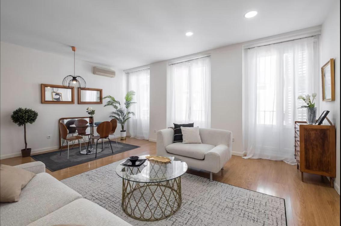 1 Bedroom 1 Bathroom Furnished - Sol - Bright Refurbished - Mintystay Madrid Buitenkant foto