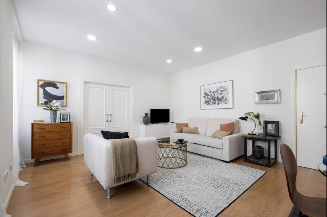 1 Bedroom 1 Bathroom Furnished - Sol - Bright Refurbished - Mintystay Madrid Buitenkant foto